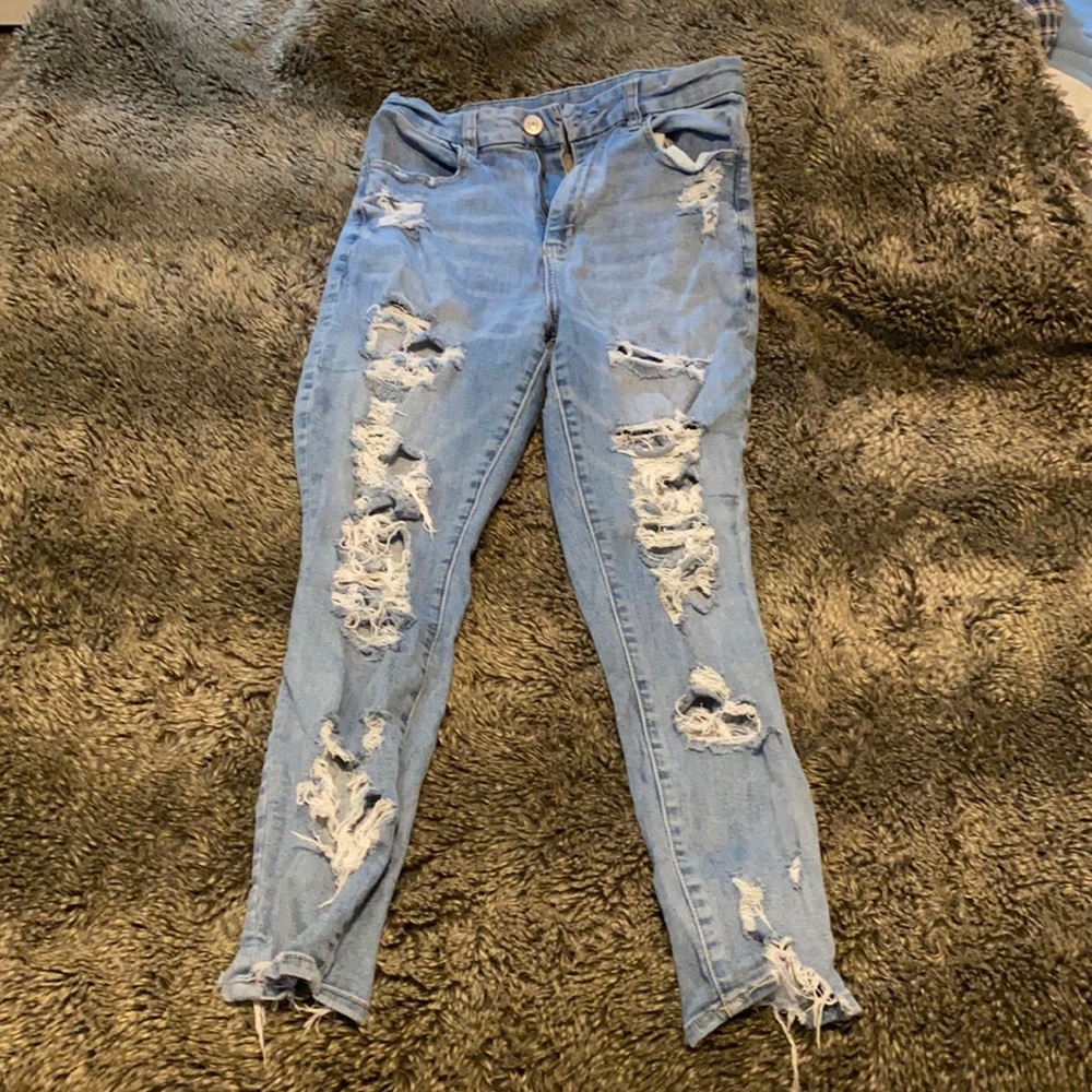 Ripped high waisted American Eagle jeans
